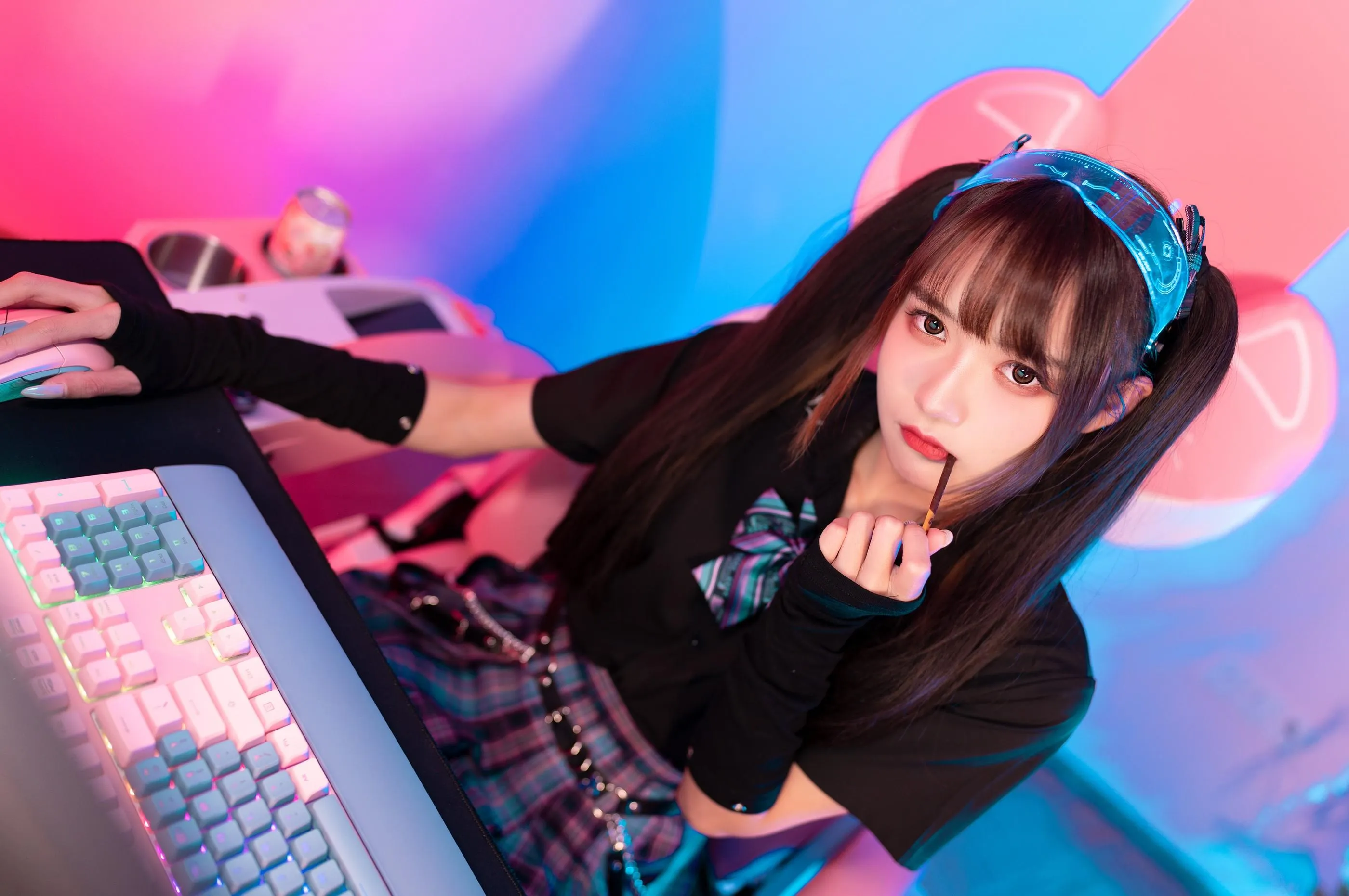 [艺图语] 2022.06.09 电竞少女 兔子Zzz不吃胡萝卜 [22P]插图9